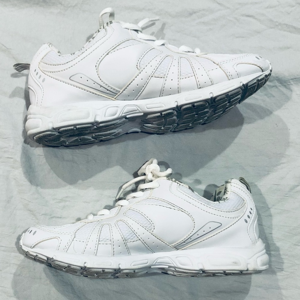 DANSKIN NOW girls/ladies white sneakers size 4 EUC - Picture 3 of 11